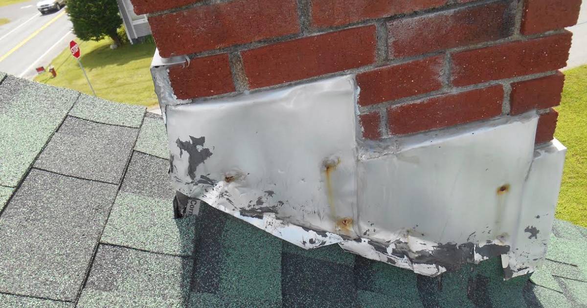 Chimney with bad flashing